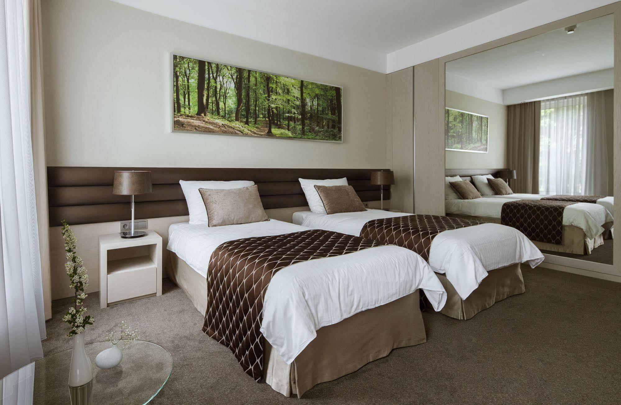 Hotel Narvil Conference & Spa Сероцьк Екстер'єр фото
